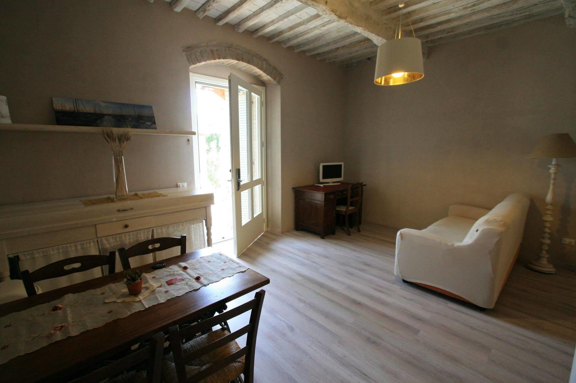 Botrona B&B Scarlino Bagian luar foto